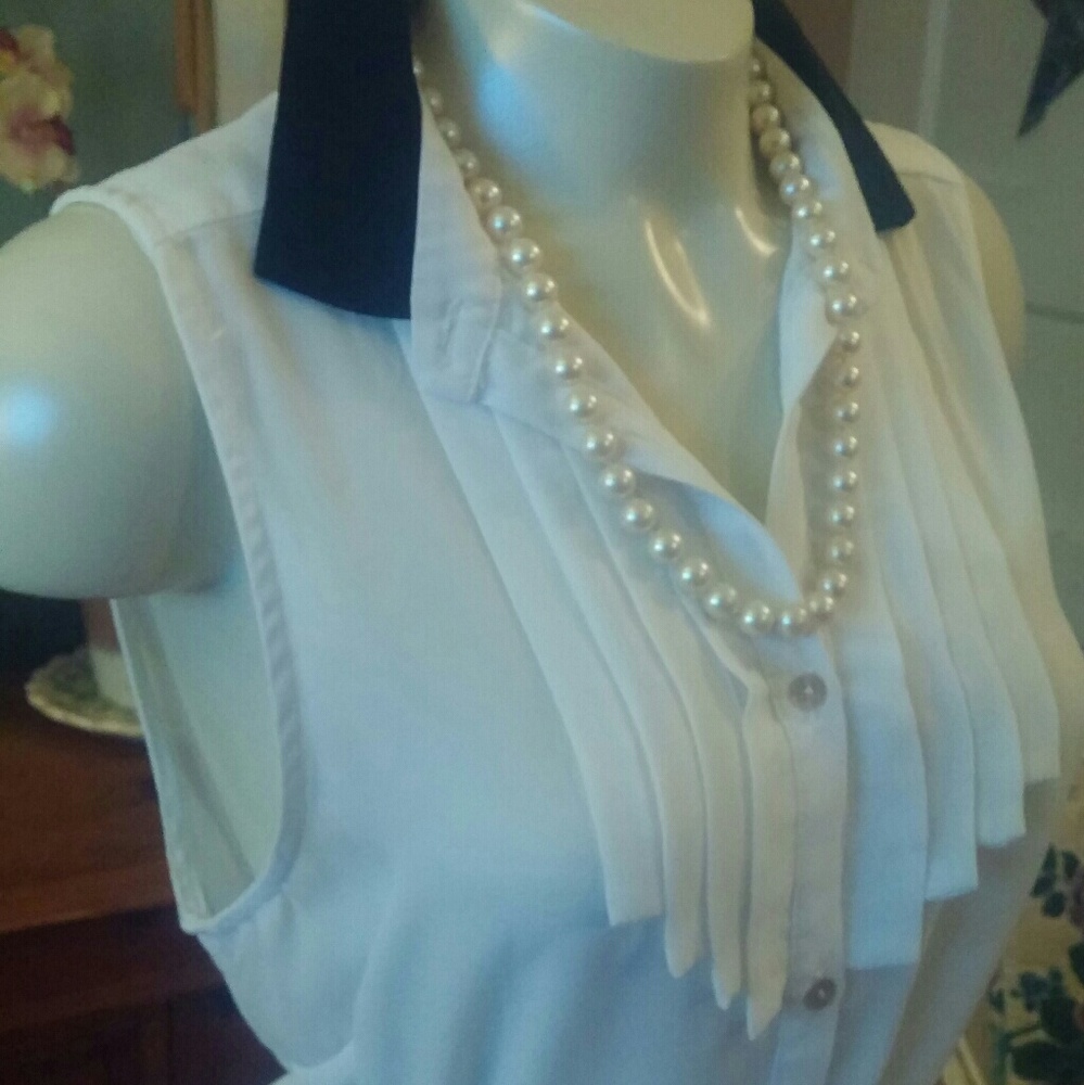 Sleevless Blouse